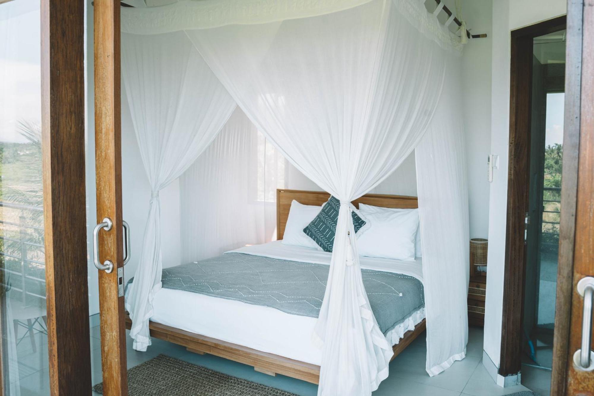 Three Palms Surf & Stay Medewi Airsatang Екстериор снимка