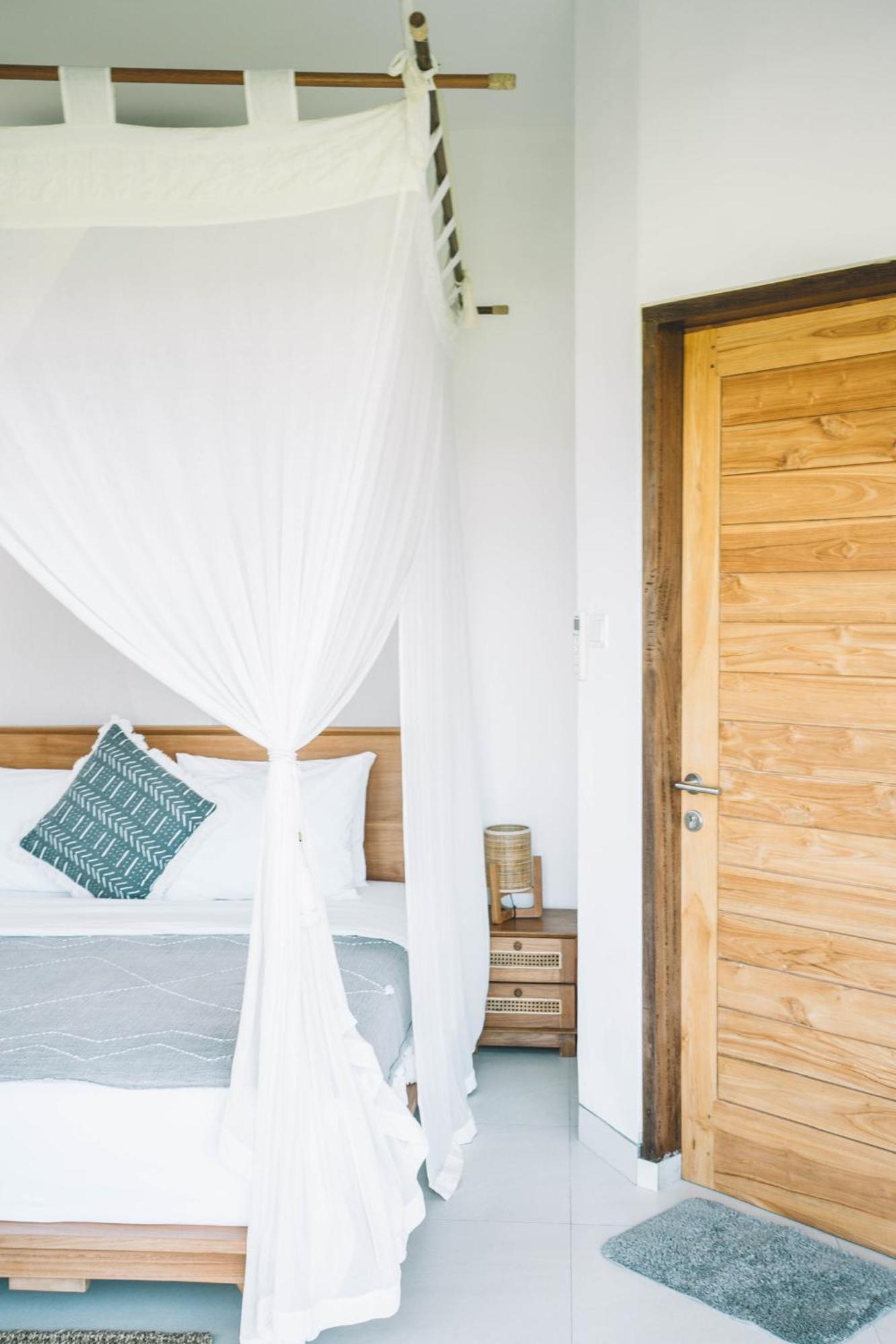 Three Palms Surf & Stay Medewi Airsatang Екстериор снимка